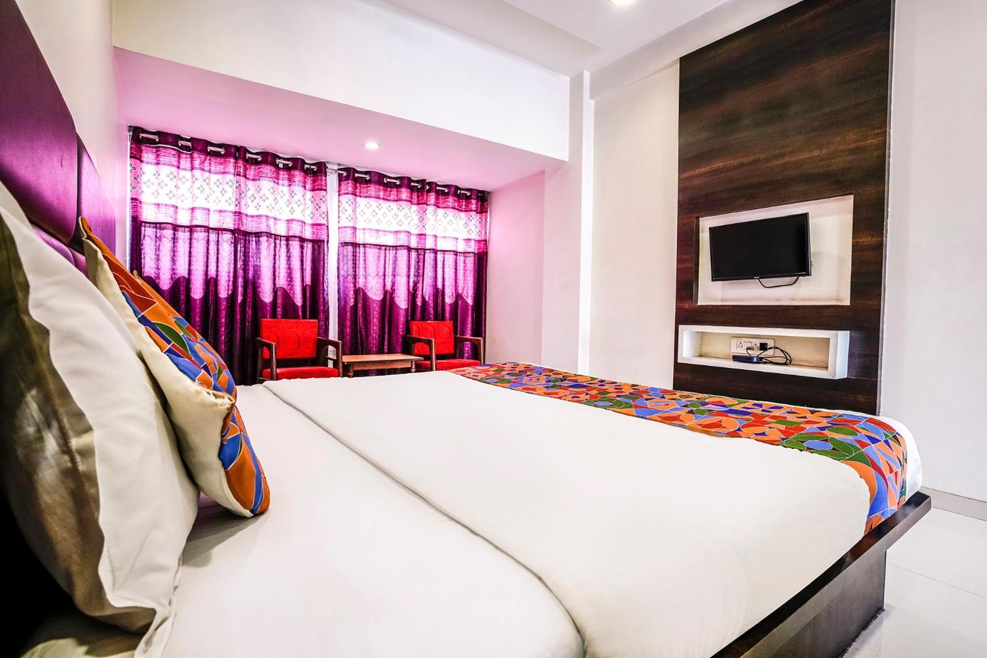 Fabexpress Raj Tourist Hotel Nashik Exterior photo