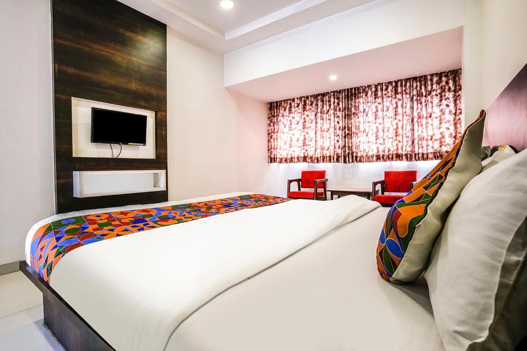 Fabexpress Raj Tourist Hotel Nashik Exterior photo