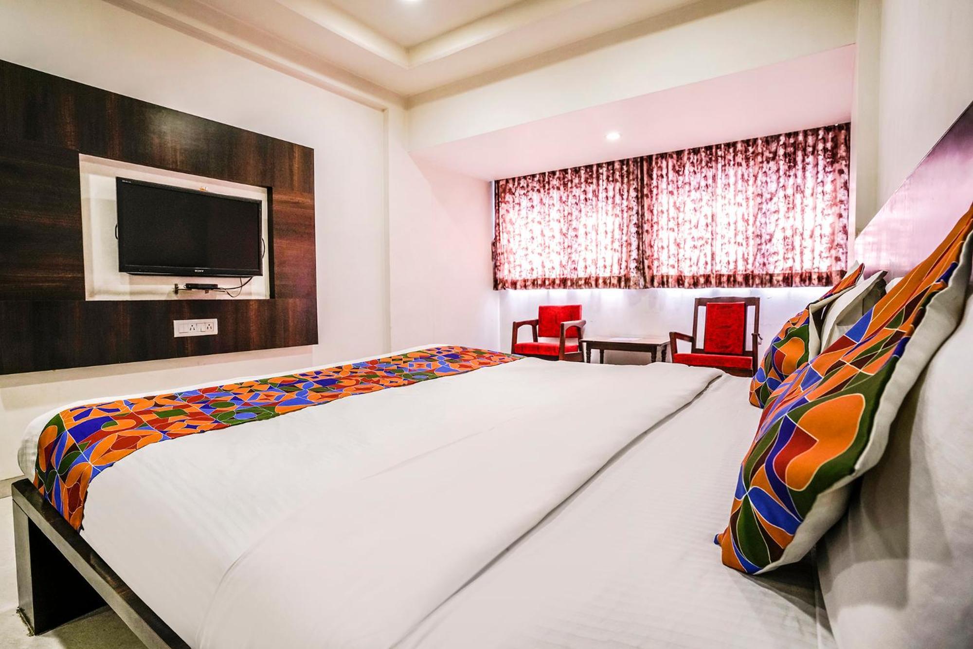 Fabexpress Raj Tourist Hotel Nashik Exterior photo